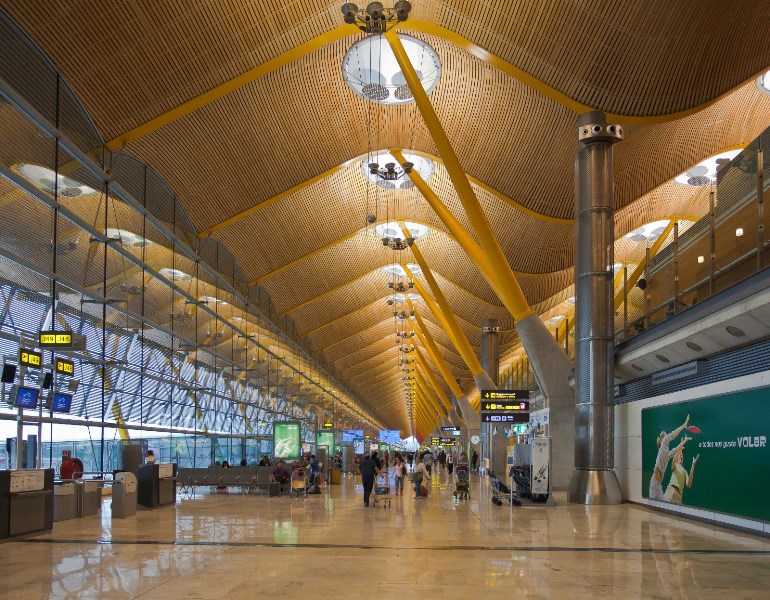 parking aeropuerto adolfo suarez