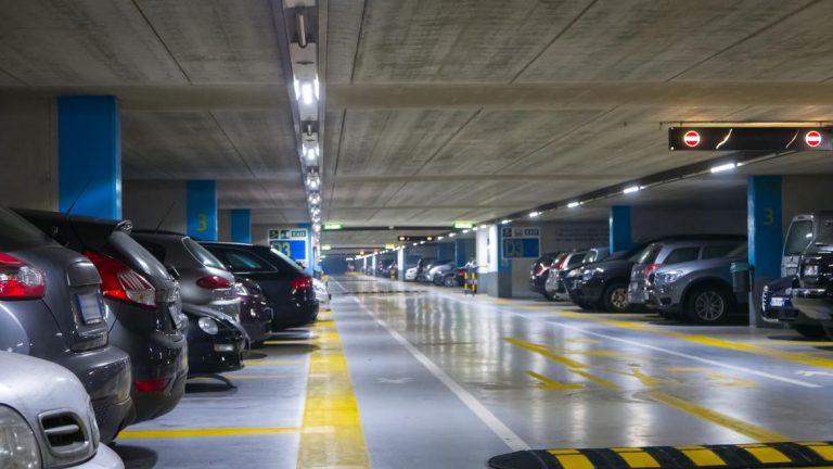 Cuanto cuesta dejar el coche en el aeropuerto de madrid